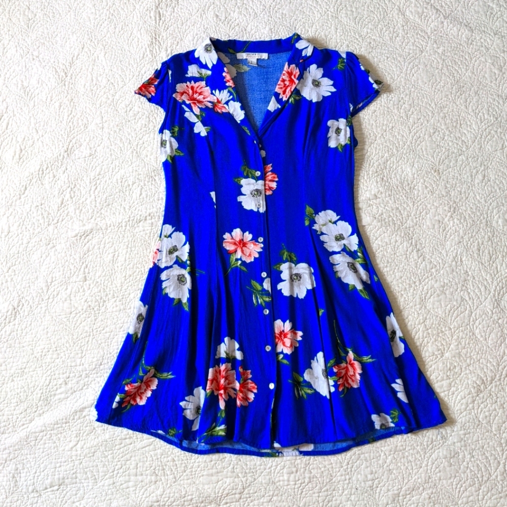 FOREVER 21 Retro Inspired Floral Skater Dress